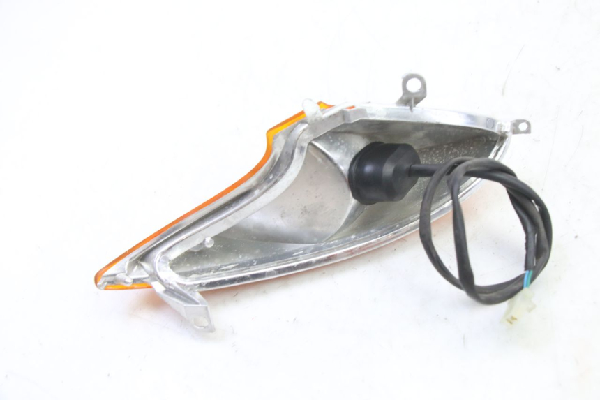 photo de Prawy tylny kierunkowskaz HONDA XLV VARADERO 125 (2000 - 2006) - Zbliżenie techniczne