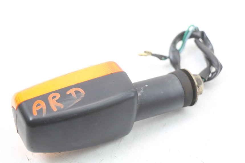 photo de PRAWY TYLNY KIERUNKOWSKAZ SYM XS 125 (2007 - 2016) - Zbliżenie techniczne