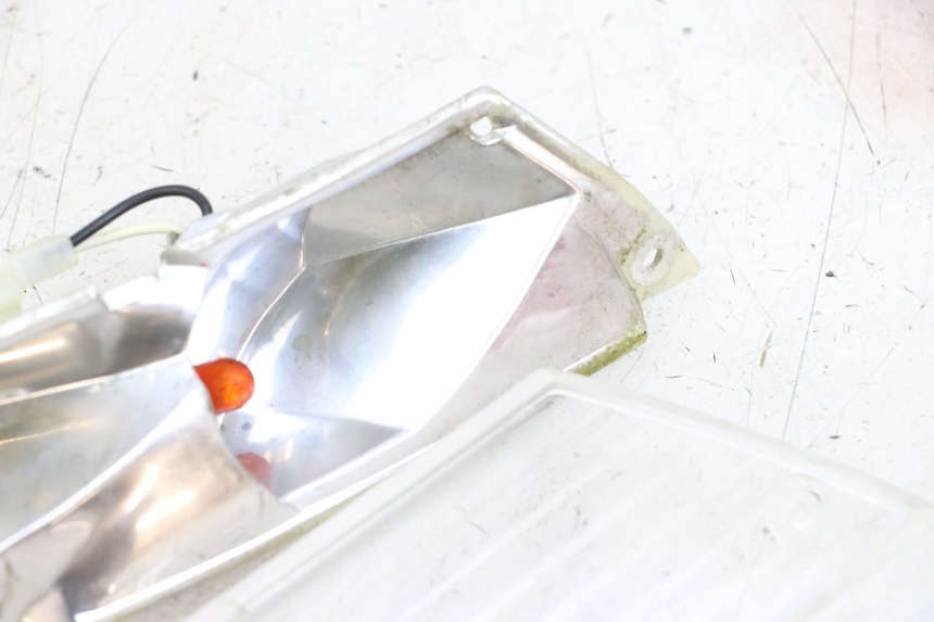 photo de Prawy tylny kierunkowskaz PIAGGIO ZIP 2T 50 (2009 - 2019) - Szczegóły charakterystyczne