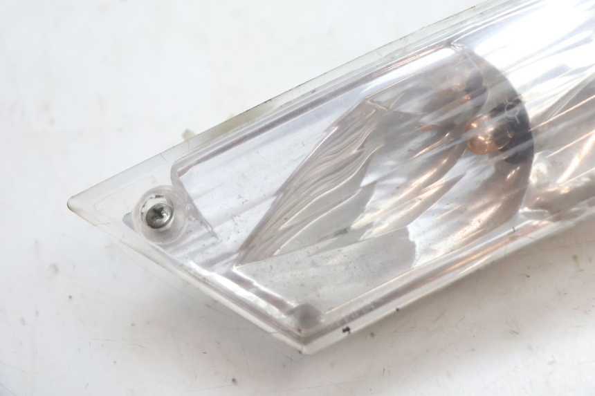 photo de PRAWA TYLNA KIERUNKOWSKAZ PIAGGIO ZIP 4T 50 (2006 - 2017) - Szczegół części