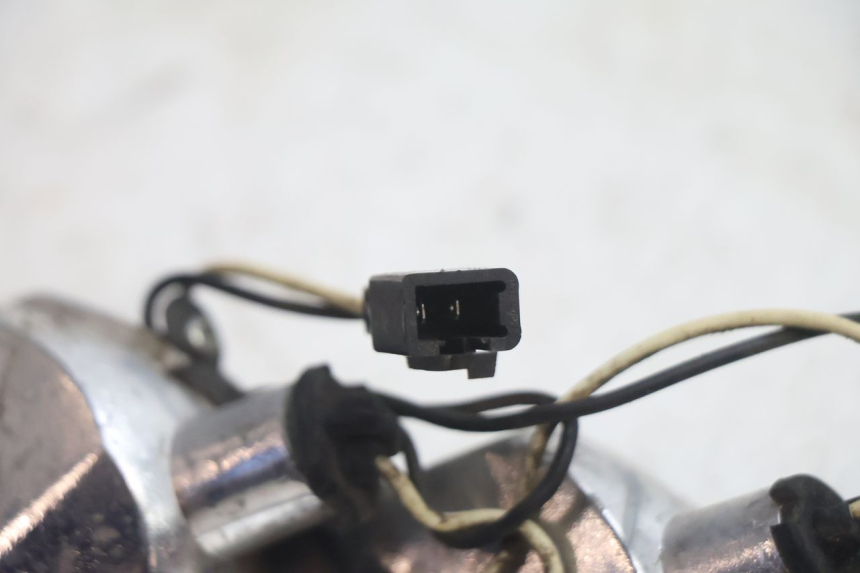 photo de PRAWY TYLNY KIERUNKOWSKAZ PIAGGIO ZIP 4T 50 (2018 - 2020) - Stan powierzchni