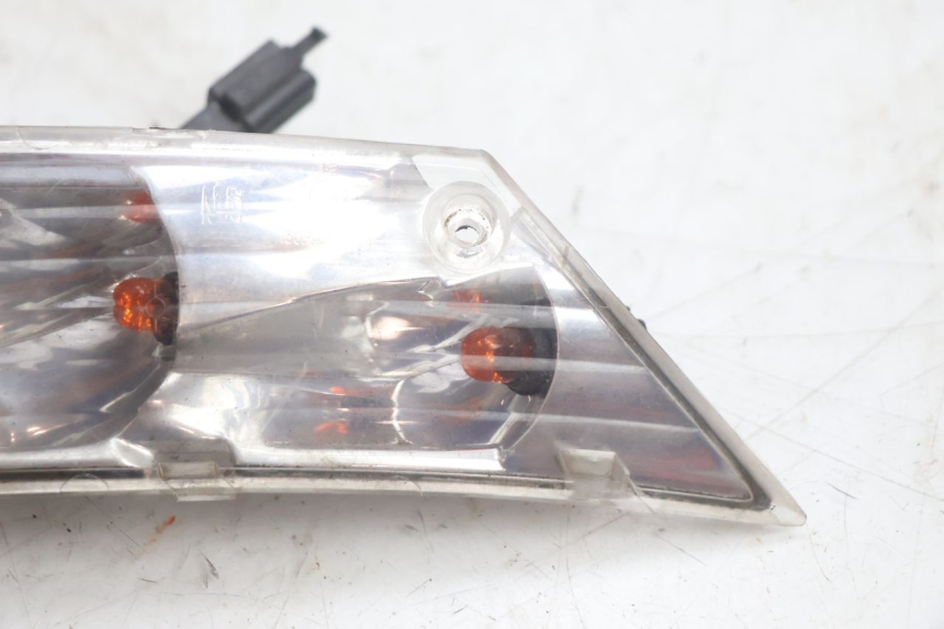 photo de PRAWA TYLNA KIERUNKOWSKAZ PIAGGIO ZIP IGET 4T 50 (2021 - 2023) - Zoom stanu zużycia