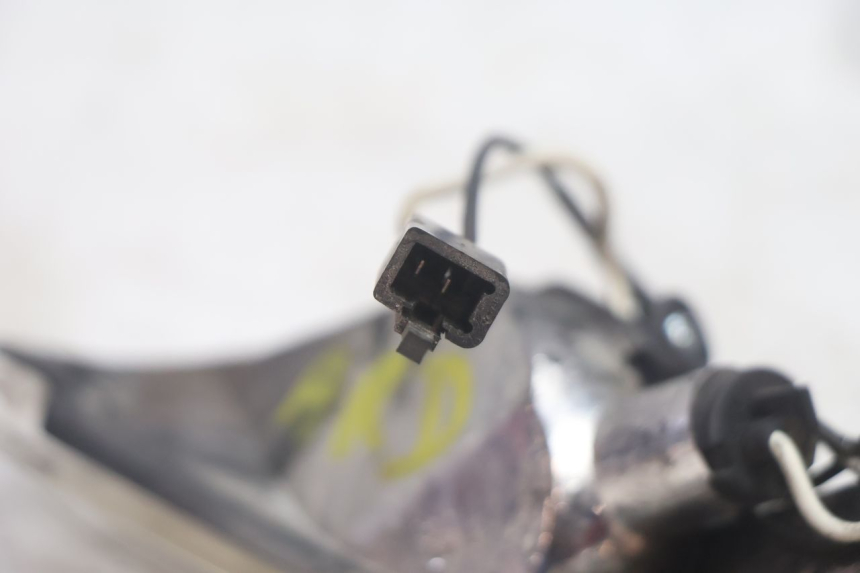 photo de PRAWA TYLNA KIERUNKOWSKAZ PIAGGIO ZIP IGET 4T 50 (2021 - 2023) - Stan powierzchni