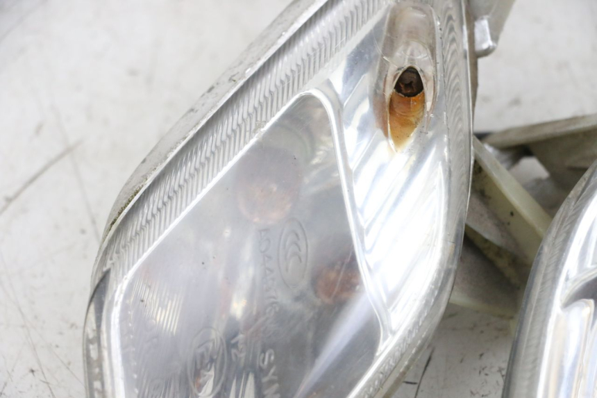 photo de KIERUNKOWSKAZ TYLNY SYM FIDDLE 2 50 (2008 - 2013) - Szczegół części