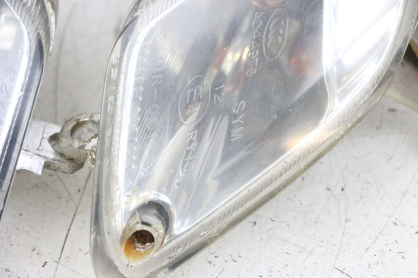 photo de KIERUNKOWSKAZ TYLNY SYM FIDDLE 2 50 (2008 - 2013) - Zbliżenie komponentów