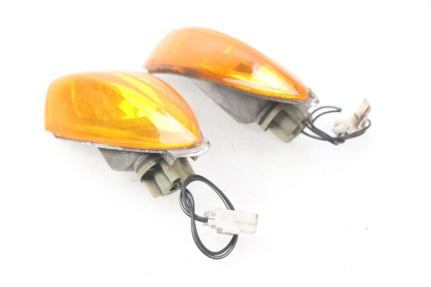 photo de KIERUNKOWSKAZ TYLNY PIAGGIO FLY 125 (2005 - 2012) - Zbliżenie techniczne