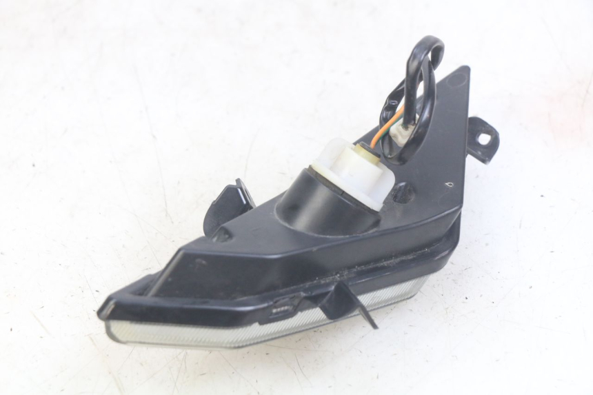 photo de LEWY TYLNY KIERUNKOWSKAZ NECO ALEXONE 125 (2017 - 2024) - Zbliżenie techniczne