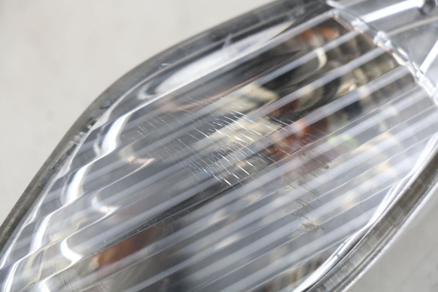 photo de LEWY TYLNY KIERUNKOWSKAZ SYM FIDDLE 3 III 125 (2014 - 2020) - Zoom stanu zużycia