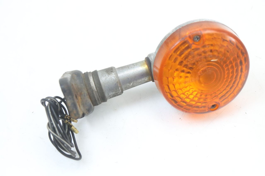 photo de LEWY TYLNY KIERUNKOWSKAZ SUZUKI GN 125 (1997 - 2000) - Widok główny