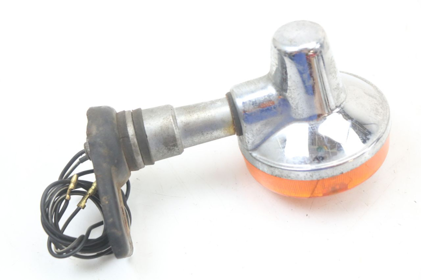 photo de LEWY TYLNY KIERUNKOWSKAZ SUZUKI GN 125 (1997 - 2000) - Zbliżenie techniczne