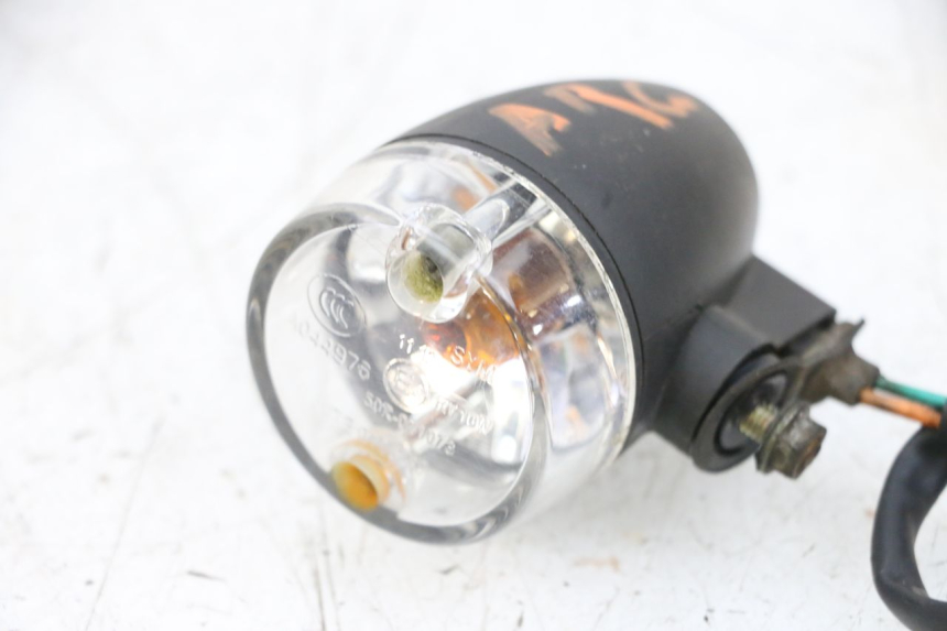 photo de LEWY TYLNY KIERUNKOWSKAZ SYM ORBIT 2 4T 50 (2008 - 2017) - Szczegół części