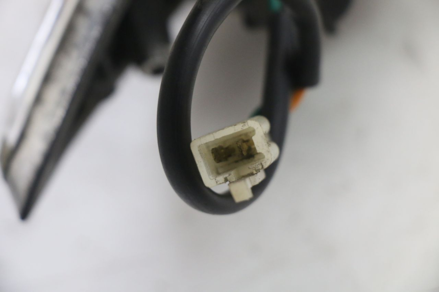 photo de LEWY TYLNY KIERUNKOWSKAZ SYM FIDDLE 3 III 125 (2014 - 2020) - Punkty mocowania