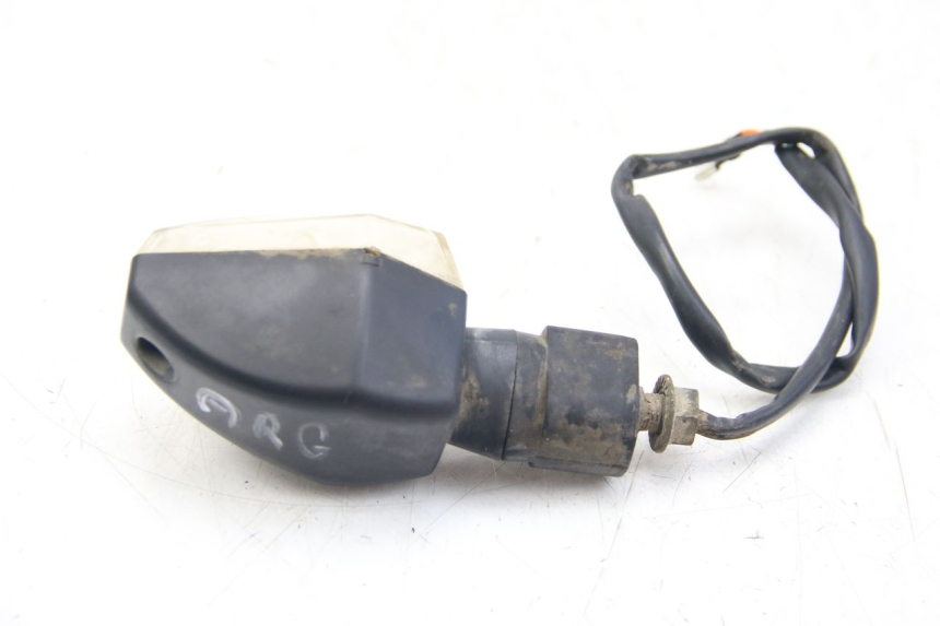 photo de LEWY TYLNY KIERUNKOWSKAZ SYM WOLF SB 125 (2011 - 2018) - Zoom stanu zużycia