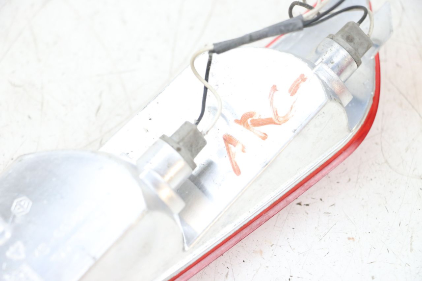 photo de LEWY TYLNY KIERUNKOWSKAZ PIAGGIO X8 125 (2004 - 2007) - Zbliżenie techniczne