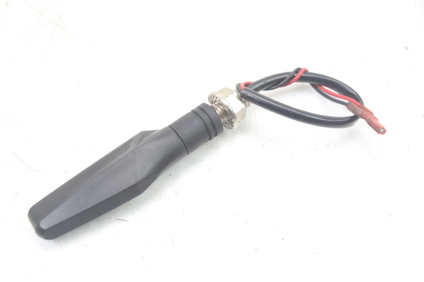 photo de KIERUNKOWSKAZ TYLNY SUZUKI GS F 500 (2004 - 2007) - Widok produktu