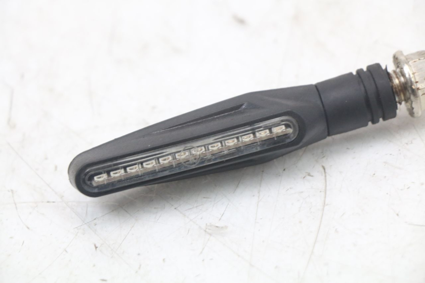 photo de KIERUNKOWSKAZ TYLNY SUZUKI GS F 500 (2004 - 2007) - Oznaczenia i referencje