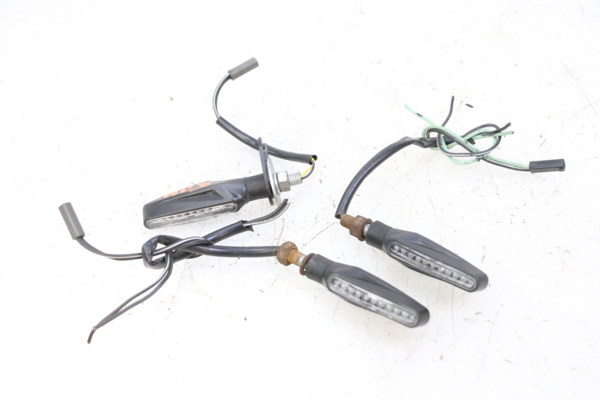 photo de KIERUNKOWSKAZ TYLNY SUZUKI GSR 750 (2011 - 2017) - Widok główny