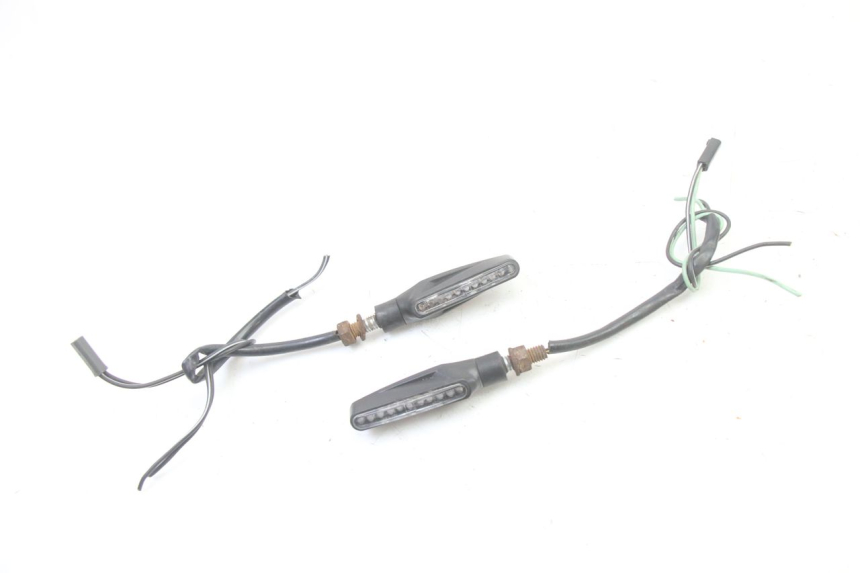 photo de KIERUNKOWSKAZ TYLNY SUZUKI GSR 750 (2011 - 2017) - Szczegół części