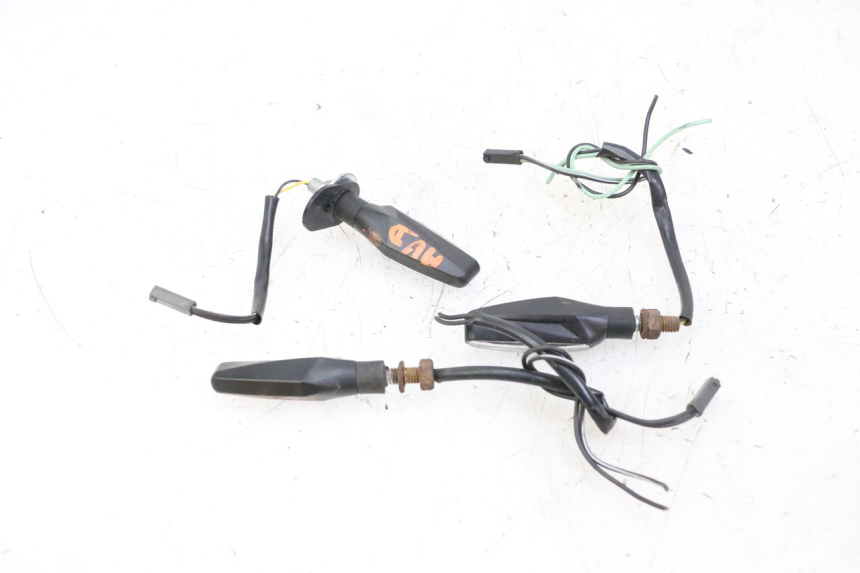 photo de KIERUNKOWSKAZ TYLNY SUZUKI GSR 750 (2011 - 2017) - Zoom stanu zużycia