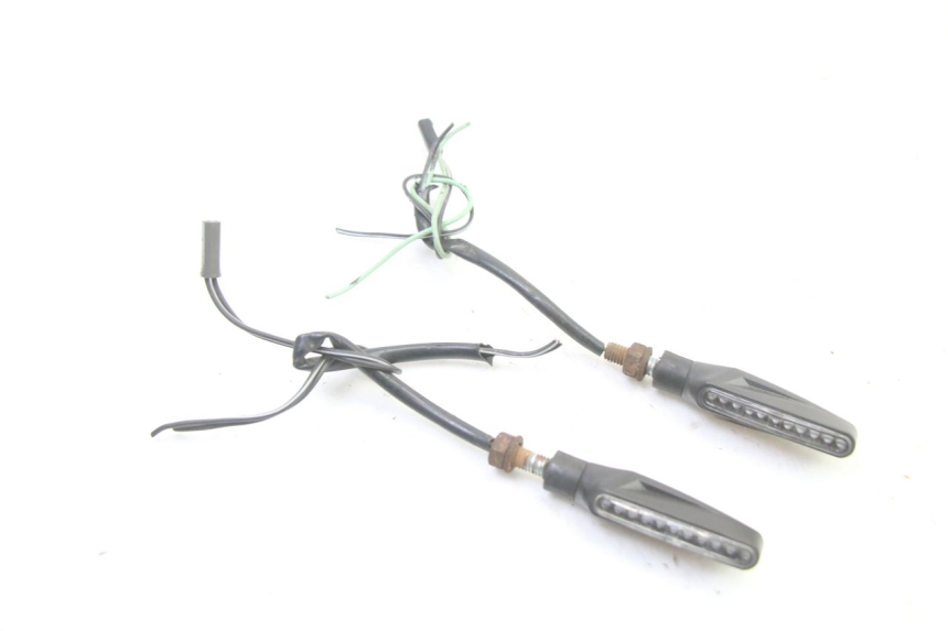 photo de KIERUNKOWSKAZ TYLNY SUZUKI GSR 750 (2011 - 2017) - Zbliżenie techniczne