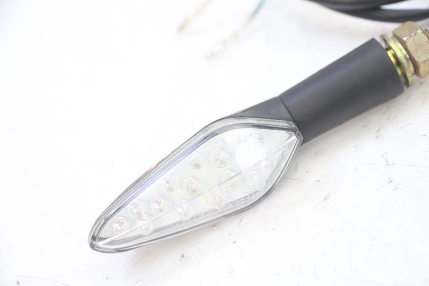 photo de KIERUNKOWSKAZ TYLNY KIDEN KD125-G 125 (2018 - 2022) - Zoom stanu zużycia