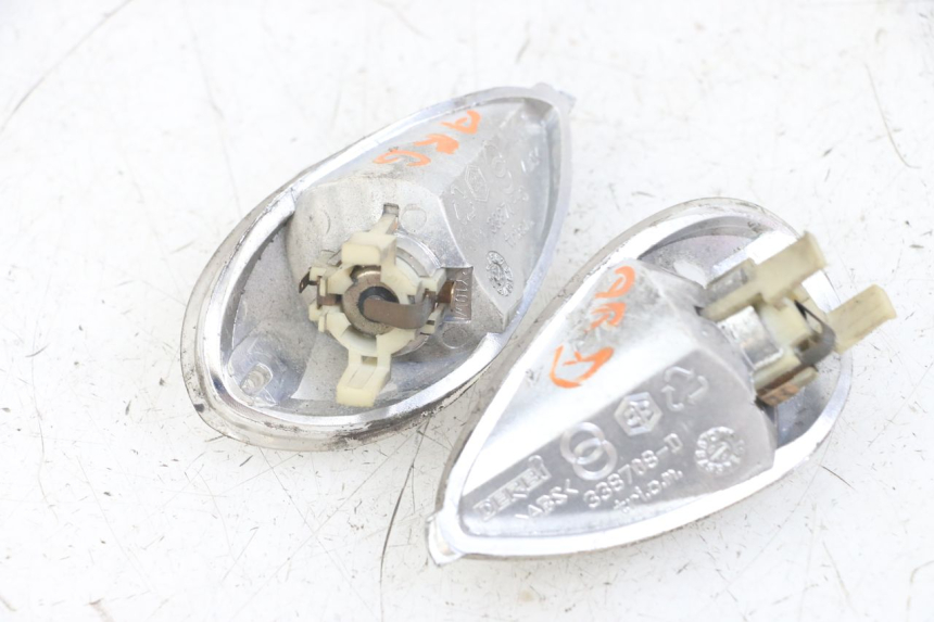 photo de KIERUNKOWSKAZ TYLNY PIAGGIO LIBERTY 125 (2009 - 2013) - Szczegół części