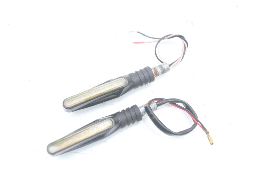 photo de KIERUNKOWSKAZ TYLNY MBK X-LIMIT XLIMIT 50 (2007 - 2012) - Zoom stanu zużycia