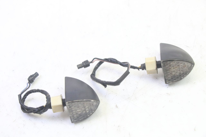 photo de KIERUNKOWSKAZ TYLNY PIAGGIO MP3 RL 250 (2006 - 2010) - Inny kąt widzenia