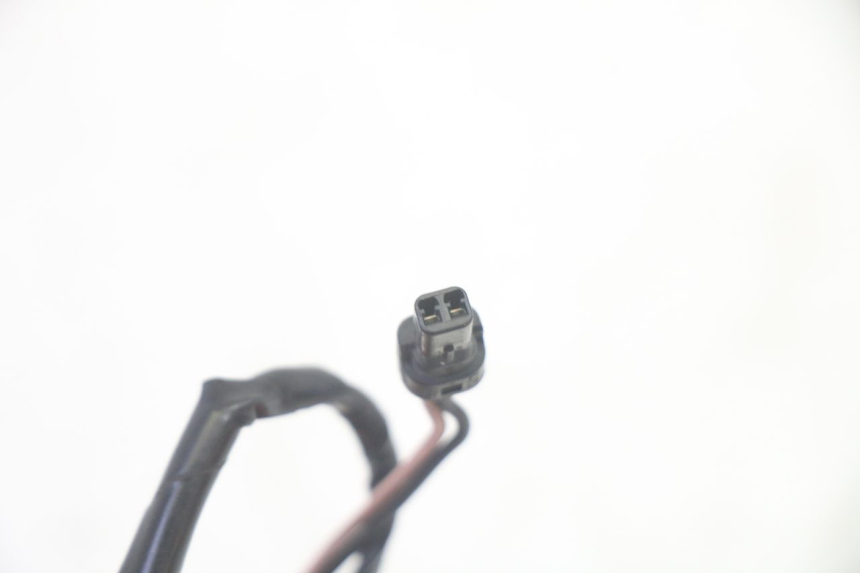 photo de KIERUNKOWSKAZ TYLNY PIAGGIO MP3 RL 250 (2006 - 2010) - Stan powierzchni