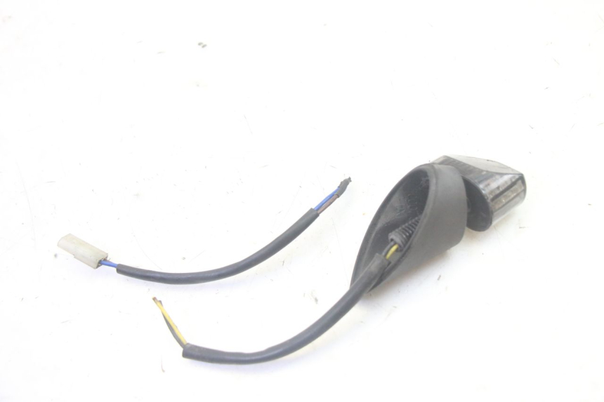 photo de KIERUNKOWSKAZ TYLNY PIAGGIO MP3 500 (2016 - 2018) - Zoom stanu zużycia