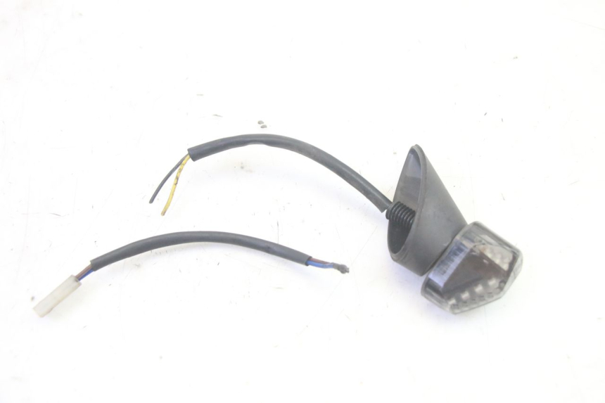 photo de KIERUNKOWSKAZ TYLNY PIAGGIO MP3 500 (2016 - 2018) - Stan powierzchni