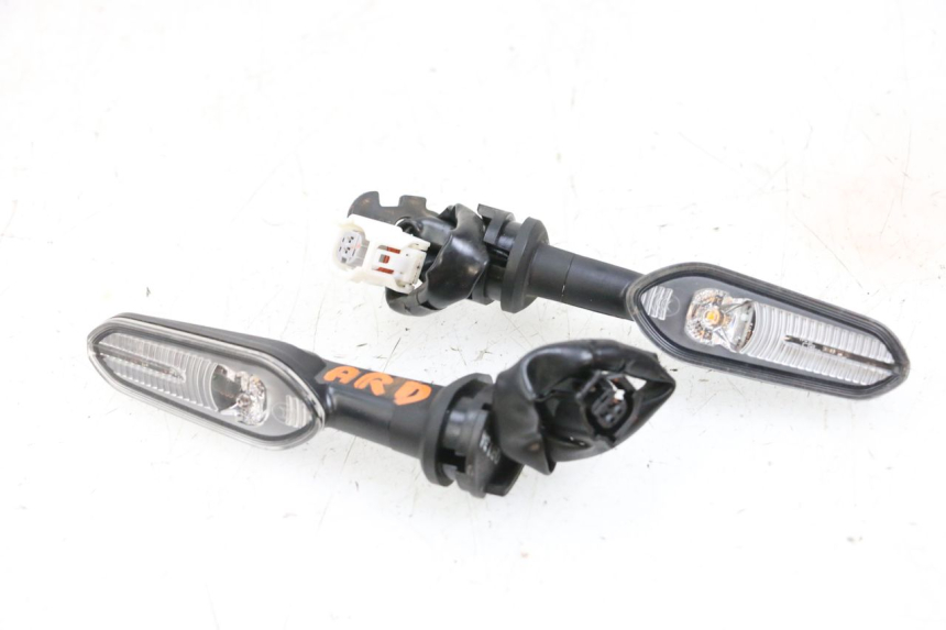 photo de KIERUNKOWSKAZ TYLNY YAMAHA NEO'S CORE 1 (2022 - 2026) - Widok główny