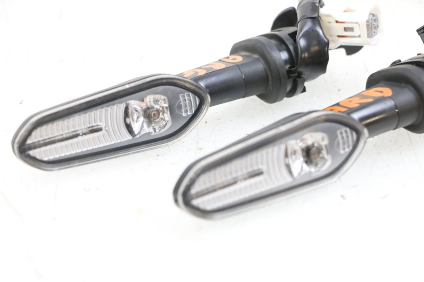 photo de KIERUNKOWSKAZ TYLNY YAMAHA NEO'S CORE 1 (2022 - 2026) - Szczegół części