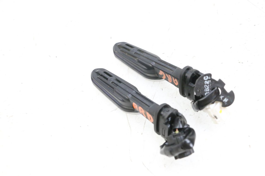 photo de KIERUNKOWSKAZ TYLNY YAMAHA NEO'S CORE 1 (2022 - 2026) - Zoom stanu zużycia