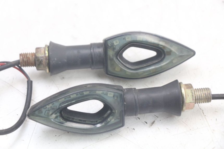 photo de KIERUNKOWSKAZ TYLNY DERBI SENDA SM X-TREME 50 (2006 - 2010) - Szczegół części