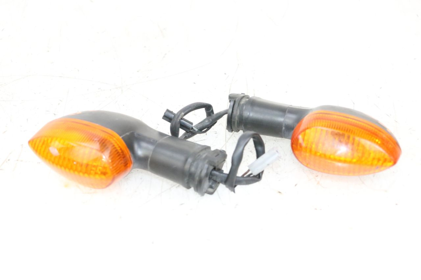 photo de KIERUNKOWSKAZ TYLNY YAMAHA TDM ABS 900 (2002 - 2014) - Widok główny