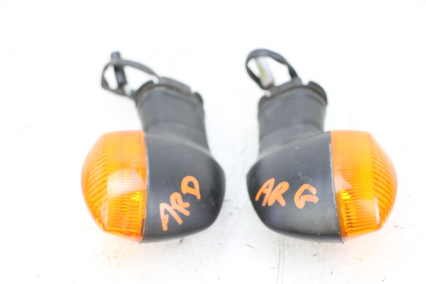 photo de KIERUNKOWSKAZ TYLNY YAMAHA TDM ABS 900 (2002 - 2014) - Zbliżenie techniczne