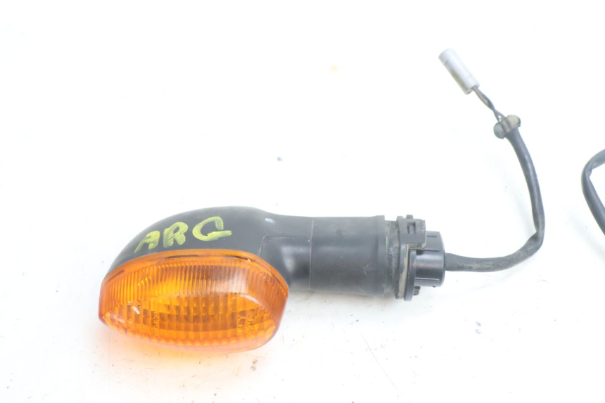 photo de KIERUNKOWSKAZ TYLNY YAMAHA TDM ABS 900 (2002 - 2014) - Zoom stanu zużycia