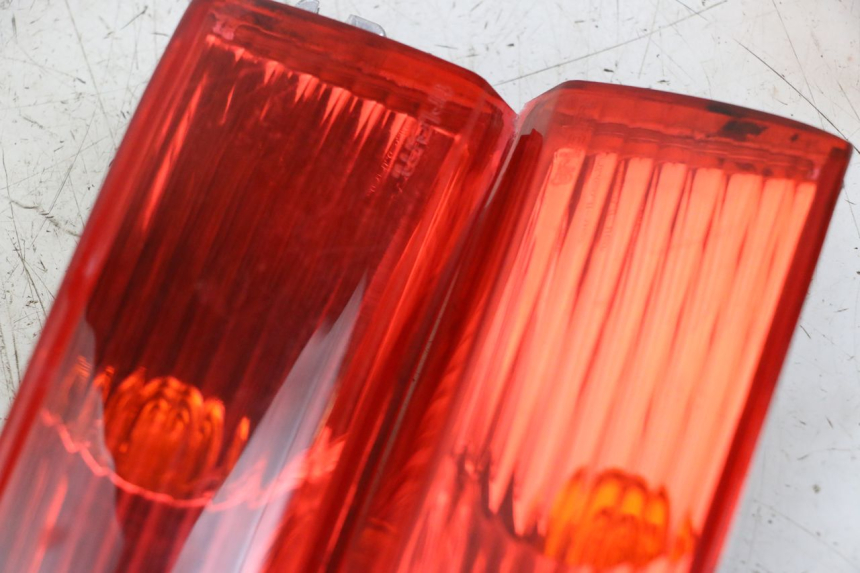 photo de KIERUNKOWSKAZ TYLNY PIAGGIO XEVO - X EVO 125 (2007 - 2017) - Zoom stanu zużycia