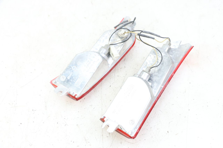 photo de KIERUNKOWSKAZ TYLNY PIAGGIO XEVO - X EVO 125 (2007 - 2017) - Zbliżenie techniczne