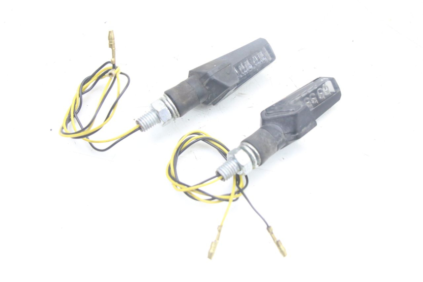 photo de KIERUNKOWSKAZ TYLNY YAMAHA FZS FAZER 600 (2001 - 2003) - Szczegół części