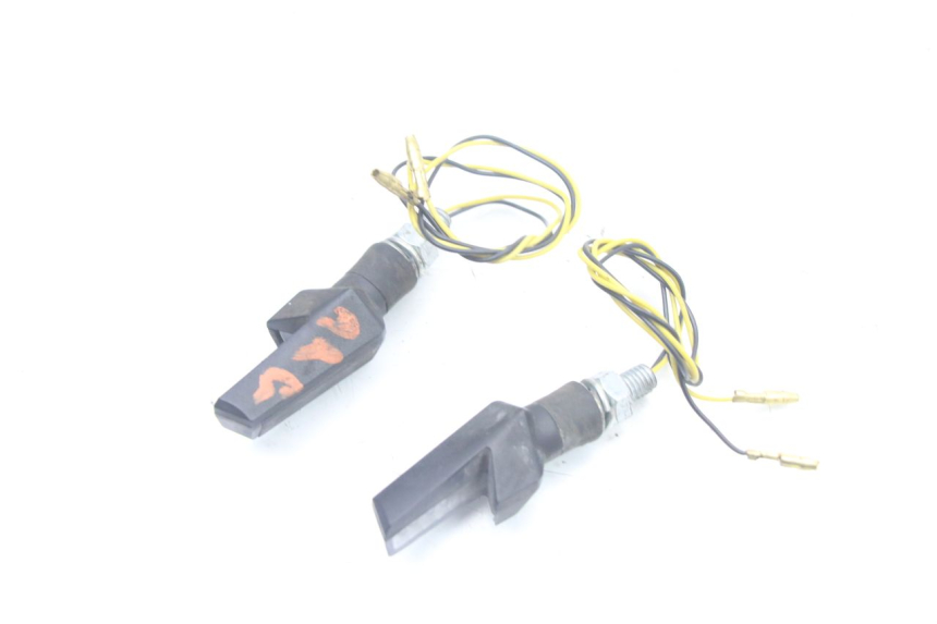 photo de KIERUNKOWSKAZ TYLNY YAMAHA FZS FAZER 600 (2001 - 2003) - Zoom stanu zużycia