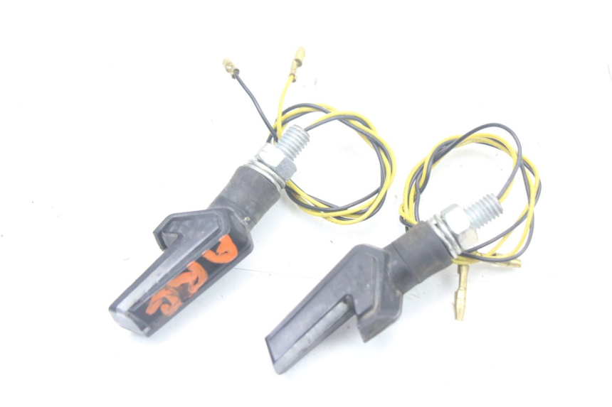 photo de KIERUNKOWSKAZ TYLNY YAMAHA FZS FAZER 600 (2001 - 2003) - Inny kąt widzenia