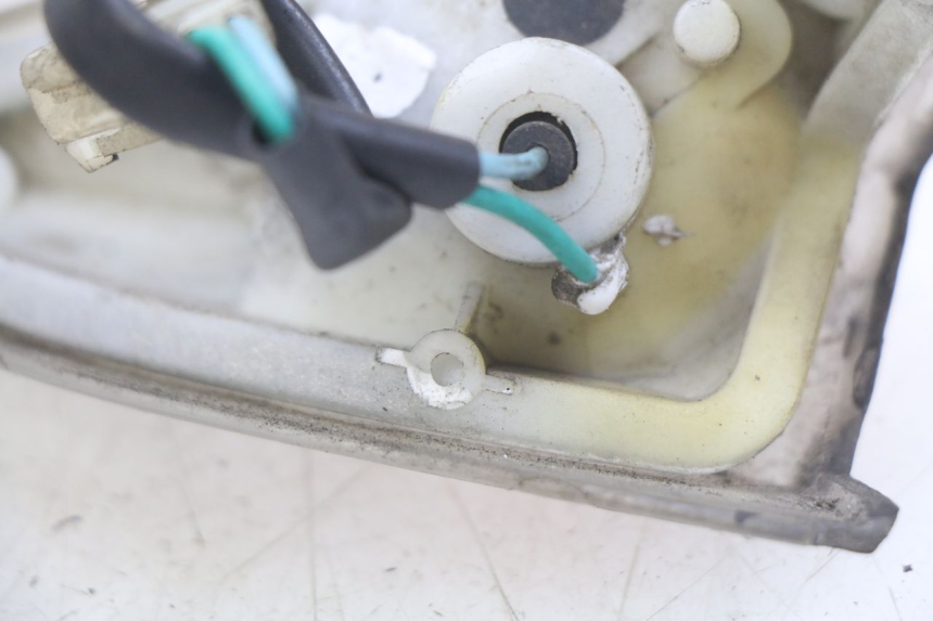 photo de KIERUNKOWSKAZ PRZEDNI KYMCO AGILITY RS 4T 50 (2009 - 2013) - Zoom stanu zużycia