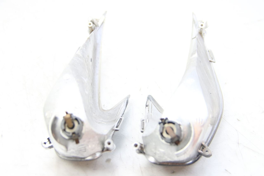 photo de KIERUNKOWSKAZ PRZEDNI APRILIA ATLANTIC 125 (2003 - 2009) - Zoom stanu zużycia