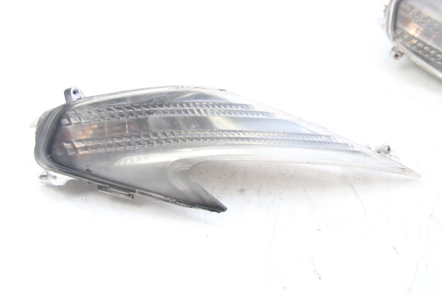 photo de KIERUNKOWSKAZ PRZEDNI APRILIA ATLANTIC 125 (2003 - 2009) - Inny kąt widzenia