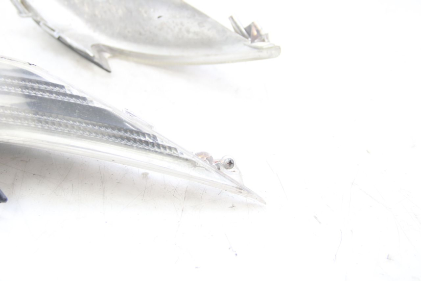 photo de KIERUNKOWSKAZ PRZEDNI APRILIA ATLANTIC 125 (2003 - 2009) - Zbliżenie techniczne