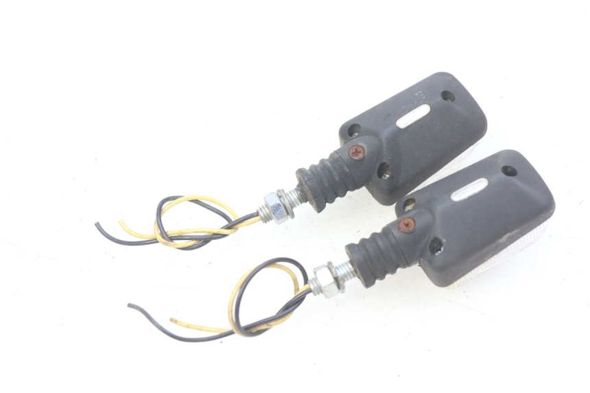 photo de KIERUNKOWSKAZ PRZEDNI HONDA CB 500 (1997 - 2003) - Szczegół części