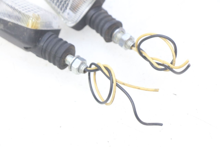 photo de KIERUNKOWSKAZ PRZEDNI HONDA CB 500 (1997 - 2003) - Inny kąt widzenia