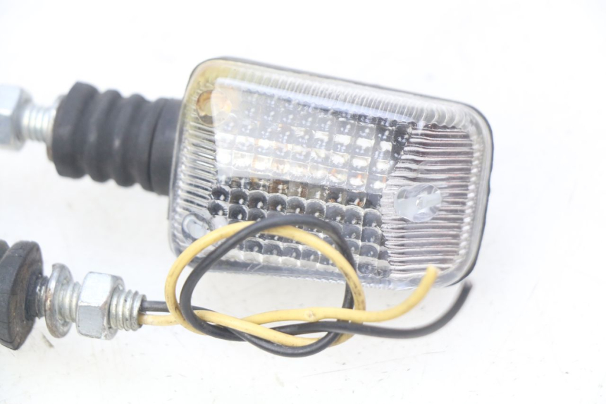 photo de KIERUNKOWSKAZ PRZEDNI HONDA CB 500 (1997 - 2003) - Punkty mocowania